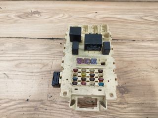 bontott TOYOTA YARIS Biztosítéktábla Utastér