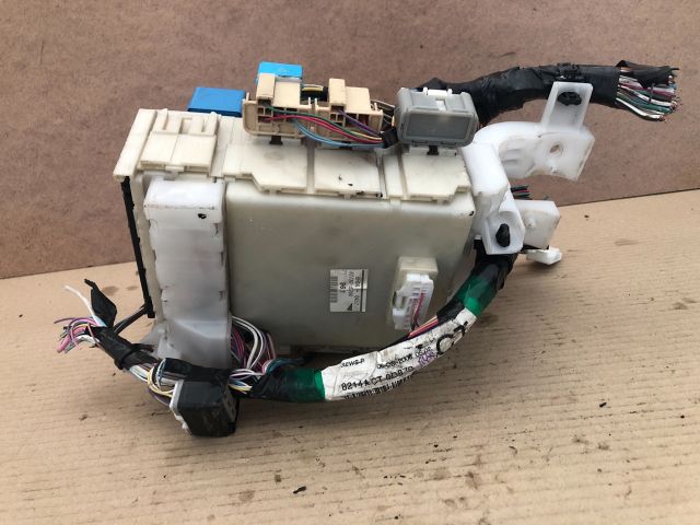 bontott TOYOTA YARIS Biztosítéktábla Utastér