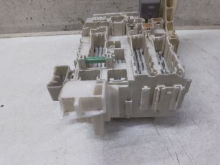 bontott TOYOTA YARIS Biztosítéktábla Utastér