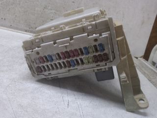 bontott TOYOTA YARIS Biztosítéktábla Utastér