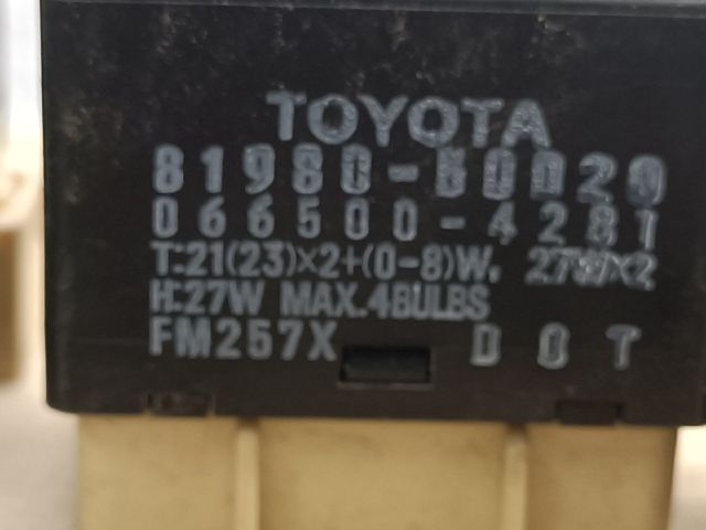 bontott TOYOTA YARIS Biztosítéktábla Utastér