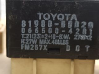 bontott TOYOTA YARIS Biztosítéktábla Utastér