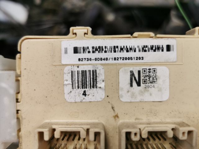 bontott TOYOTA YARIS Biztosítéktábla Utastér