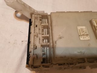 bontott TOYOTA YARIS Biztosítéktábla Utastér