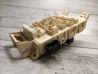 bontott TOYOTA YARIS Biztosítéktábla Utastér