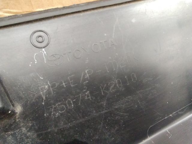 bontott TOYOTA YARIS CROSS Bal első Ajtó Díszléc