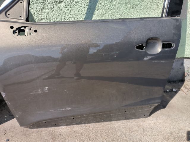 bontott TOYOTA YARIS CROSS Bal első Ajtó (Részeivel)