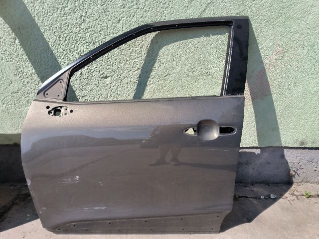 bontott TOYOTA YARIS CROSS Bal első Ajtó (Részeivel)