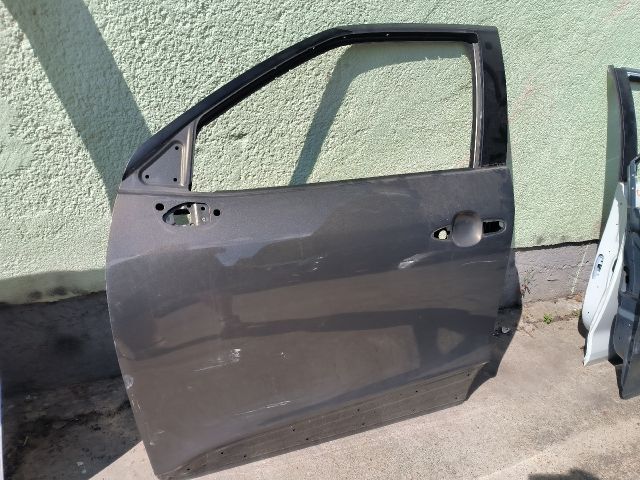 bontott TOYOTA YARIS CROSS Bal első Ajtó (Részeivel)