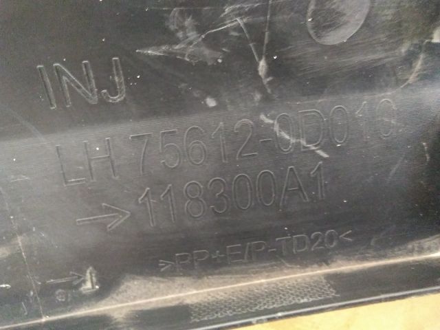 bontott TOYOTA YARIS CROSS Bal első Sárvédő Díszléc