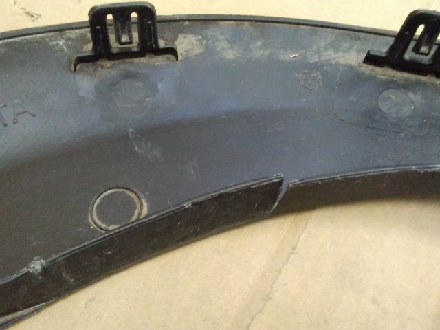 bontott TOYOTA YARIS CROSS Bal első Sárvédő Díszléc