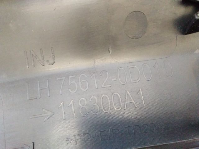 bontott TOYOTA YARIS CROSS Bal első Sárvédő Díszléc