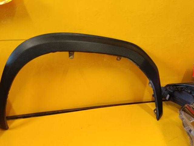 bontott TOYOTA YARIS CROSS Bal első Sárvédő Díszléc