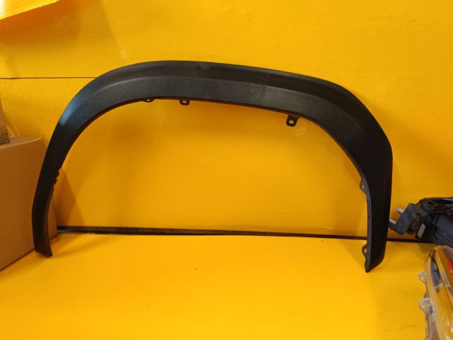 bontott TOYOTA YARIS CROSS Bal első Sárvédő Díszléc