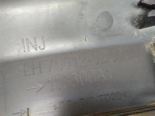 bontott TOYOTA YARIS CROSS Bal első Sárvédő Díszléc