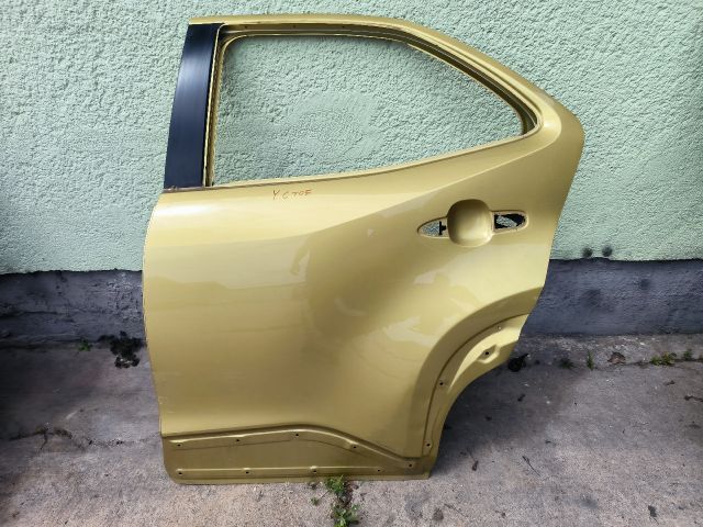 bontott TOYOTA YARIS CROSS Bal hátsó Ajtó (Üres lemez)