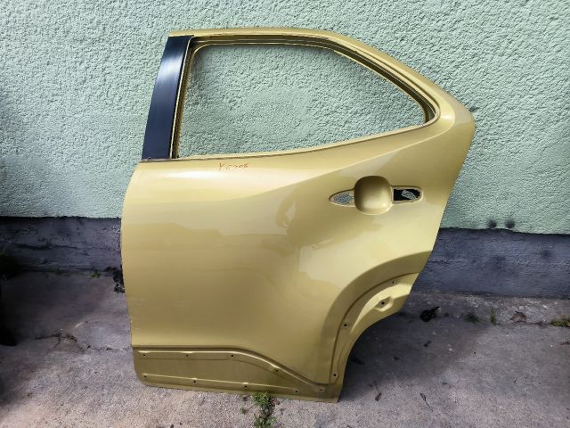 bontott TOYOTA YARIS CROSS Bal hátsó Ajtó (Üres lemez)
