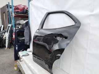 bontott TOYOTA YARIS CROSS Bal hátsó Ajtó (Üres lemez)