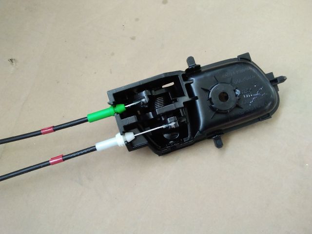 bontott TOYOTA YARIS CROSS Bal hátsó Belső Kilincs