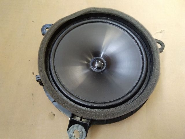 bontott TOYOTA YARIS CROSS Bal hátsó Hangszóró