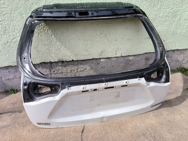 bontott TOYOTA YARIS CROSS Csomagtérajtó (Üres lemez)