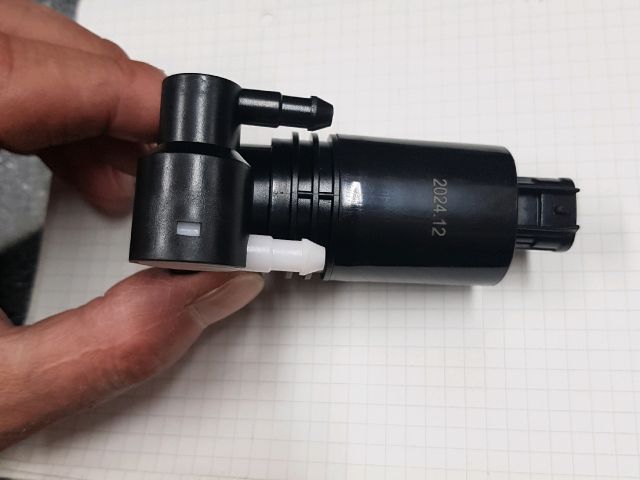 bontott TOYOTA YARIS CROSS Első Ablakmosó Szivattyú