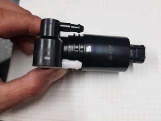 bontott TOYOTA YARIS CROSS Első Ablakmosó Szivattyú