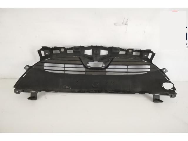 bontott TOYOTA YARIS CROSS Első Lökhárító Alsó Középső Díszrács