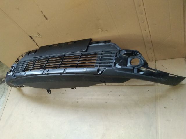 bontott TOYOTA YARIS CROSS Első Lökhárító Alsó Középső Díszrács