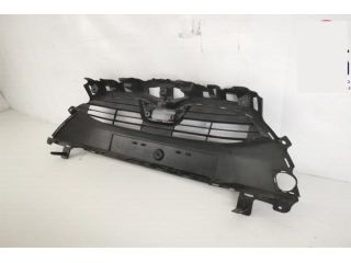 bontott TOYOTA YARIS CROSS Első Lökhárító Alsó Középső Díszrács