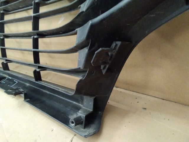 bontott TOYOTA YARIS CROSS Első Lökhárító Alsó Középső Díszrács