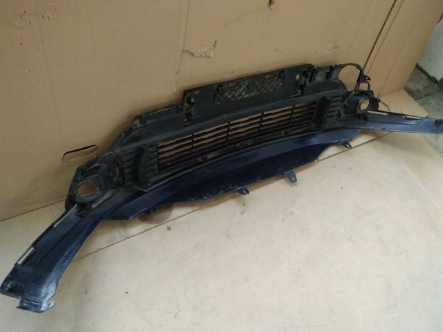 bontott TOYOTA YARIS CROSS Első Lökhárító Alsó Középső Díszrács