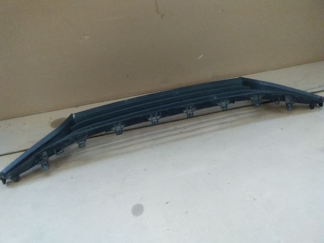 bontott TOYOTA YARIS CROSS Első Lökhárító Alsó Középső Díszrács