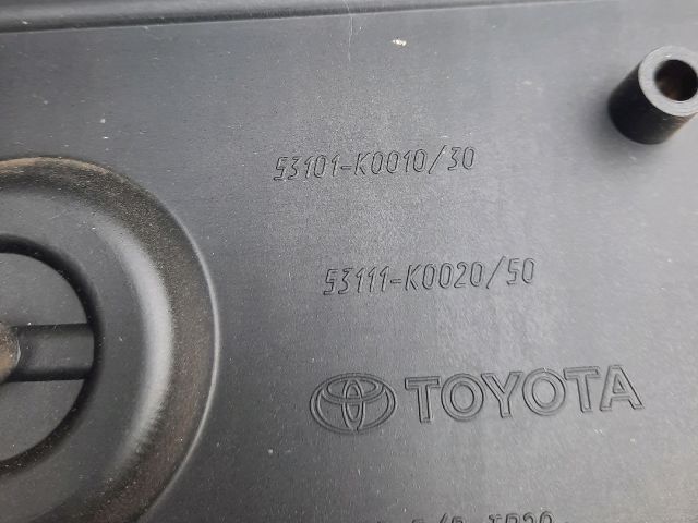 bontott TOYOTA YARIS CROSS Első Lökhárító Alsó Középső Díszrács