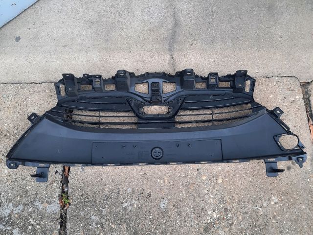 bontott TOYOTA YARIS CROSS Első Lökhárító Alsó Középső Díszrács