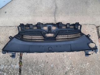 bontott TOYOTA YARIS CROSS Első Lökhárító Alsó Középső Díszrács