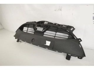 bontott TOYOTA YARIS CROSS Első Lökhárító Alsó Középső Díszrács