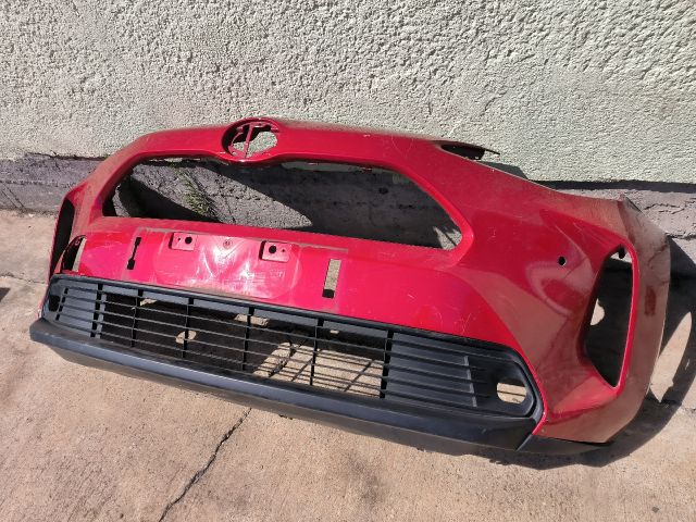 bontott TOYOTA YARIS CROSS Első Lökhárító (Részeivel)