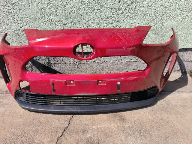 bontott TOYOTA YARIS CROSS Első Lökhárító (Részeivel)