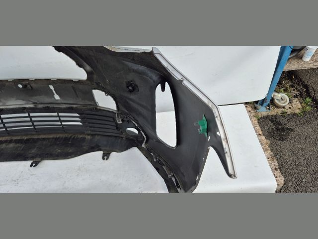 bontott TOYOTA YARIS CROSS Első Lökhárító (Üresen)