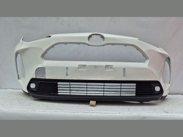 bontott TOYOTA YARIS CROSS Első Lökhárító (Üresen)