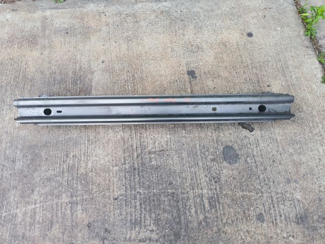 bontott TOYOTA YARIS CROSS Hátsó Lökhárító Merevítő (Fém)