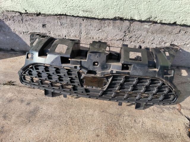 bontott TOYOTA YARIS CROSS Hűtőrács