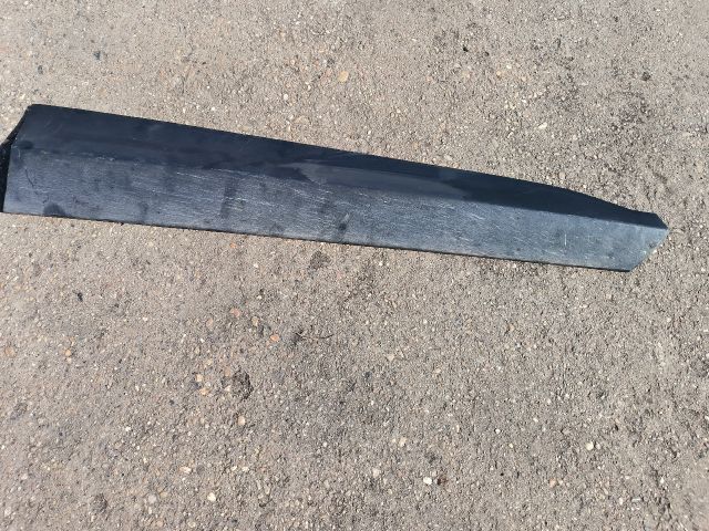 bontott TOYOTA YARIS CROSS Jobb első Ajtó Díszléc