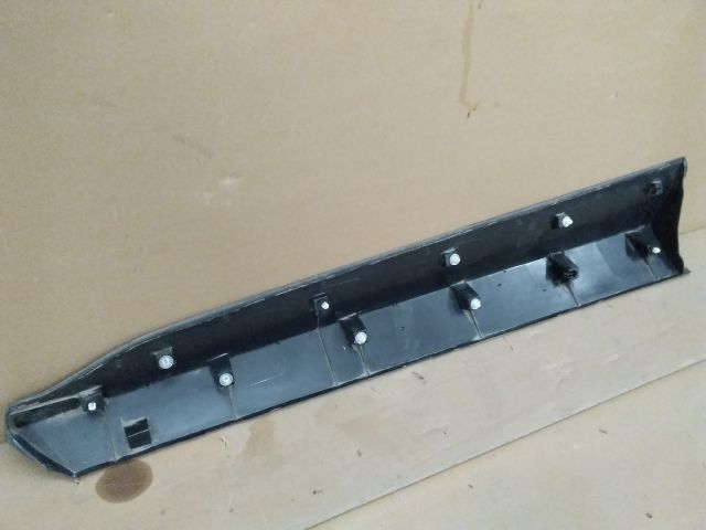 bontott TOYOTA YARIS CROSS Jobb első Ajtó Díszléc