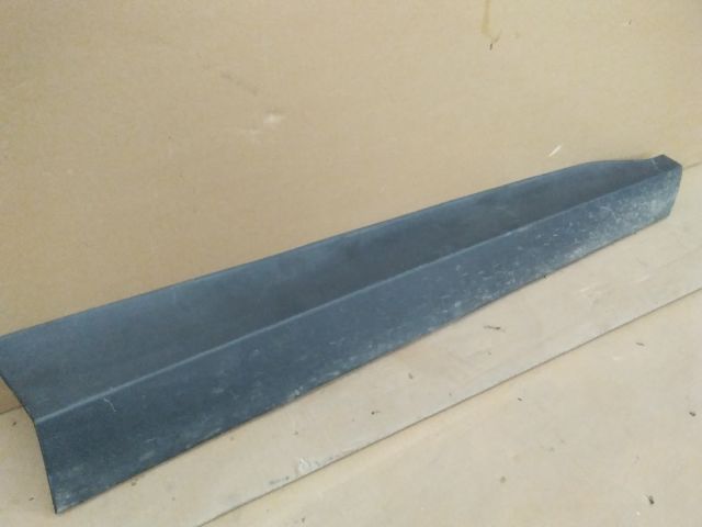 bontott TOYOTA YARIS CROSS Jobb első Ajtó Díszléc