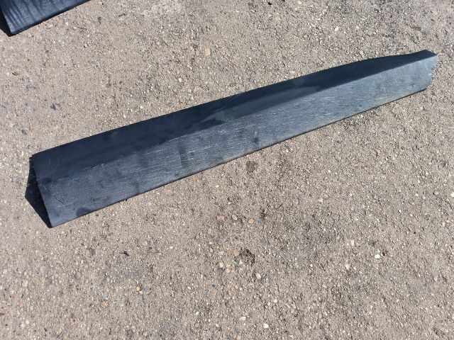 bontott TOYOTA YARIS CROSS Jobb első Ajtó Díszléc