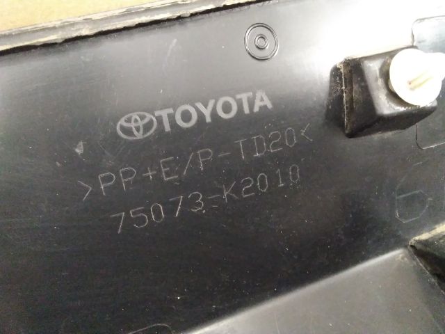 bontott TOYOTA YARIS CROSS Jobb első Ajtó Díszléc