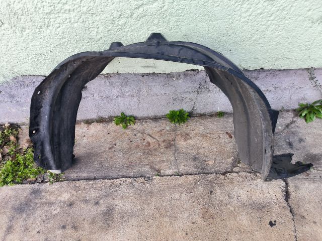 bontott TOYOTA YARIS CROSS Jobb első Dobbetét (Kerékjárati, Műanyag)