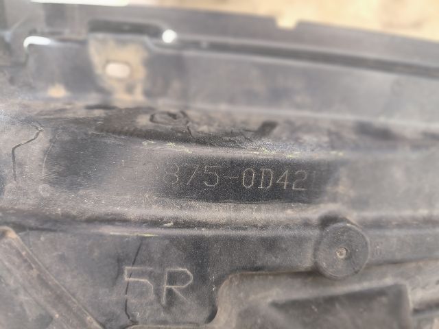 bontott TOYOTA YARIS CROSS Jobb első Dobbetét (Kerékjárati, Műanyag)